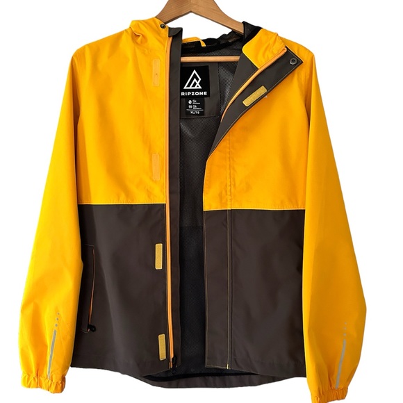 Youth size XL (approx 14/16) rain jacket in new condition. - Picture 1 of 4